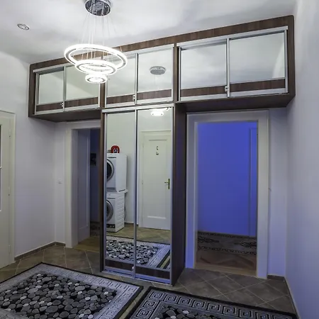 Ubytovanie v rodine Luxury Air-conditioned In Old Town