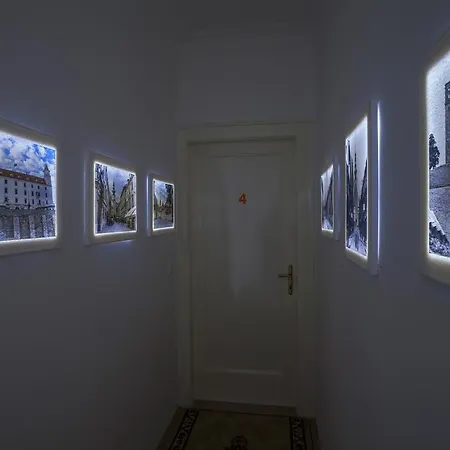 Luxury Air-conditioned In Old Town Ubytovanie v rodine *