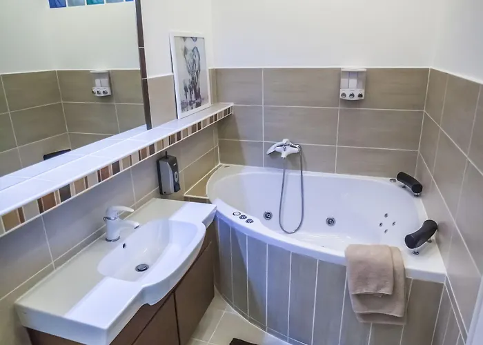 Luxury Air-conditioned In Old Town Gazde/Camere de închiriat