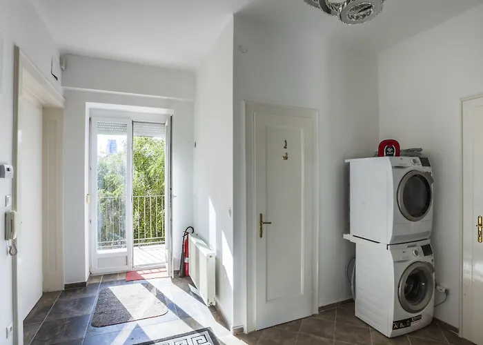 Luxury Air-conditioned In Old Town Gazde/Camere de închiriat *