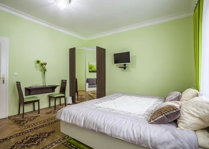 Luxury Air-conditioned In Old Town Gazde/Camere de închiriat